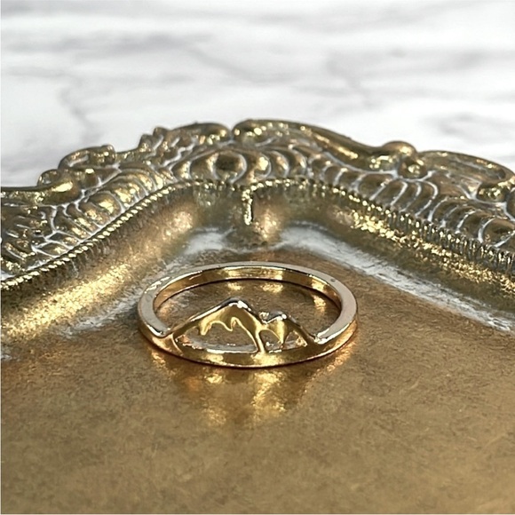 Jewelry - Gold Plated Mountain Design Ring - NWOT